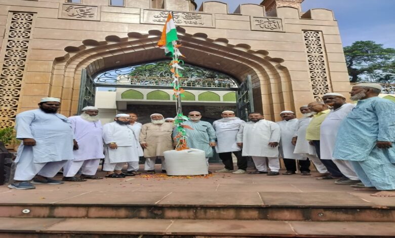 79th Independence Day became memorable: Tricolor hoisted for the first time in mosques, dargahs and madrasas