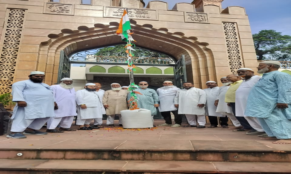 79th Independence Day became memorable: Tricolor hoisted for the first time in mosques, dargahs and madrasas