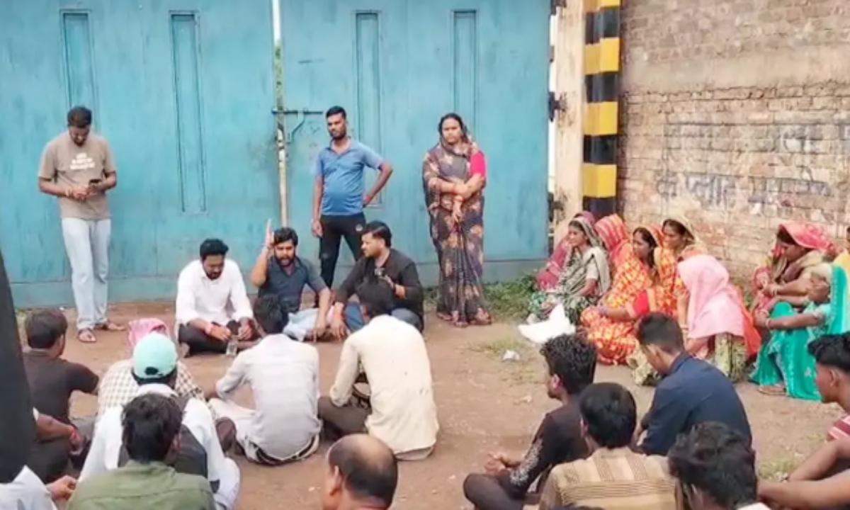 Villagers stage protest against Sharda Energy in Jaipur, workers stranded