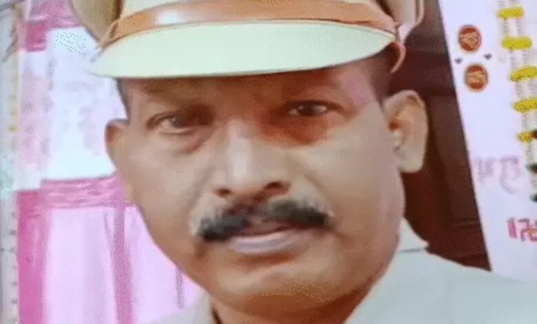 ASI ने पुलिस बैरक में फांसी लगाकर की आत्महत्या: बालोद में पंखे से झूलता मिला शव, कारण स्पष्ट नहीं