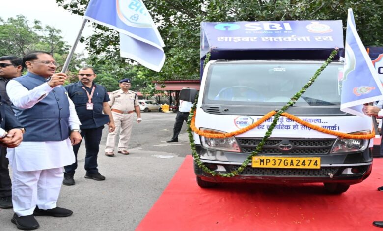 मुख्यमंत्री साय ने एसबीआई साइबर सतर्कता रथ को दिखाई हरी झंडी, प्रदेशभर में चलेगा जागरूकता अभियान