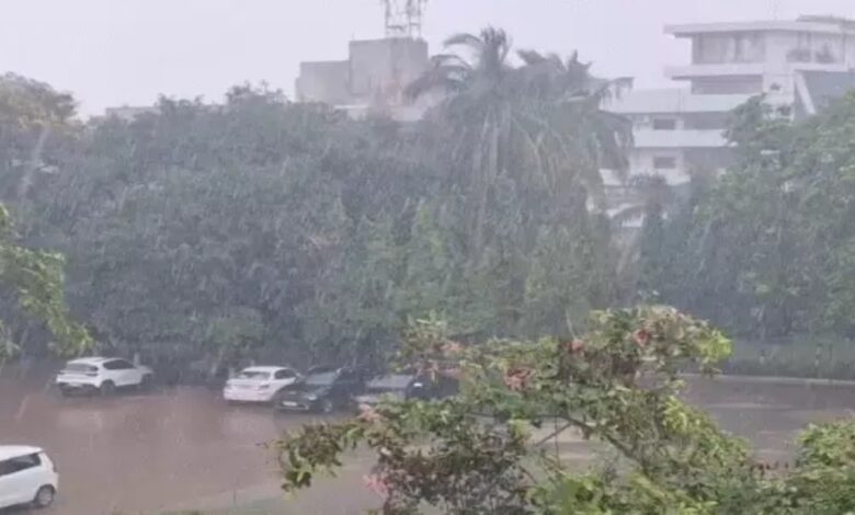 बस्तर में भारी बारिश-बिजली गिरने का अलर्ट: रायपुर-बिलासपुर में गरज-चमक के साथ बौछारें, दुर्ग में सड़कें डूबीं
