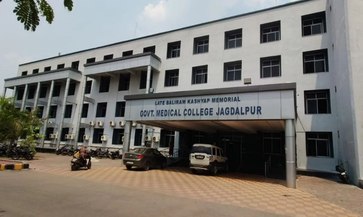 Sensation in Jagdalpur Medical College: Mother absconded leaving her newborn behind, incident captured in CCTV