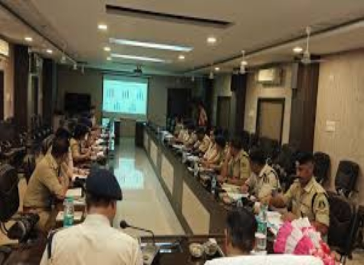DGP की सरप्राइज मीटिंग में रेंज अफसरों को निर्देश सड़क पर उतरे, करें सख्ती