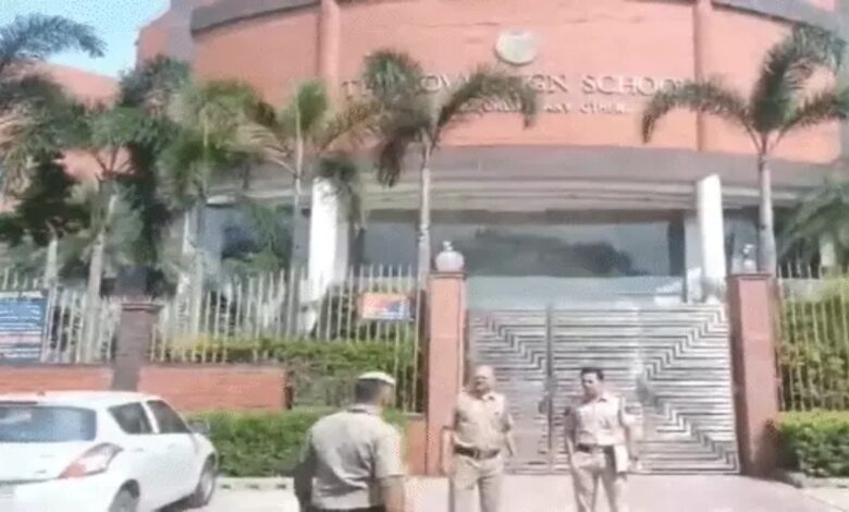 Bomb threat to 3 schools in Delhi, administration on alert