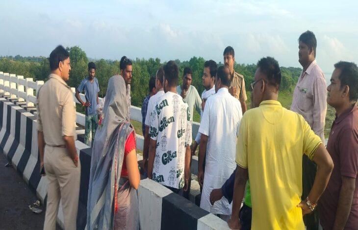 शादीशुदा महिला ने महानदी पुल से लगाई छलांग, तलाश जारी