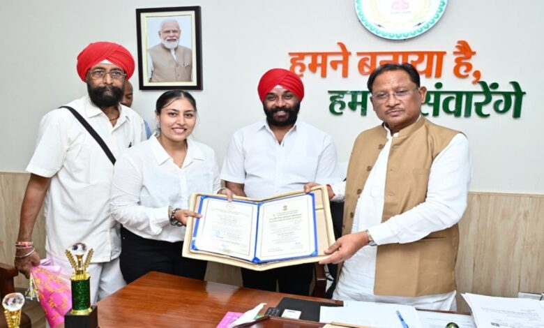 President honored Devashish-Mantript Kaur met Chief Minister Sai, CM congratulated them