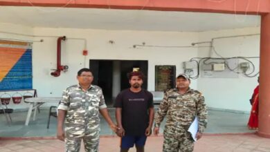 पति बाहर कमाने गया, पत्नी से पड़ोसी ने किया रेप, गर्भपात भी कराया