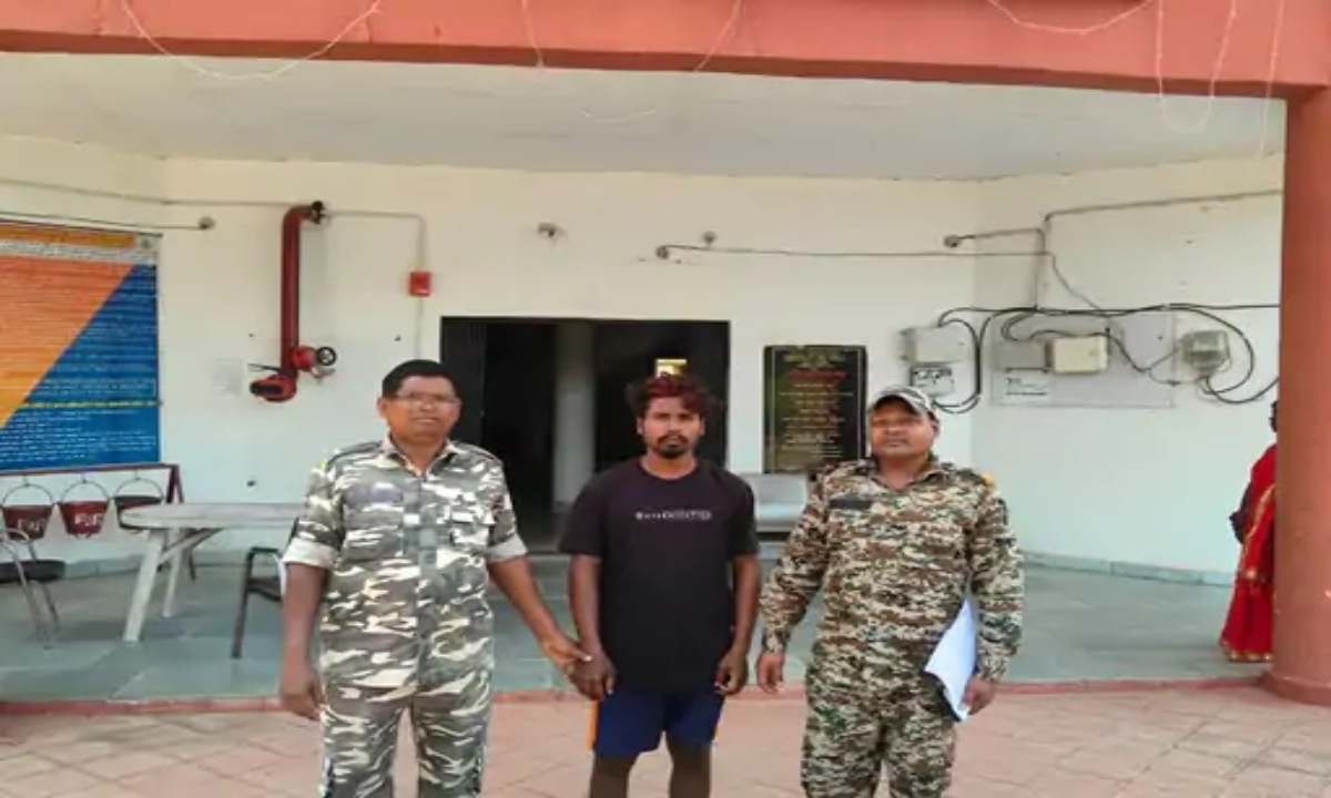 पति बाहर कमाने गया, पत्नी से पड़ोसी ने किया रेप, गर्भपात भी कराया