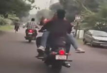 महिला मित्र के साथ बाइक पर बेहूदगी, युवक गिरफ्तार