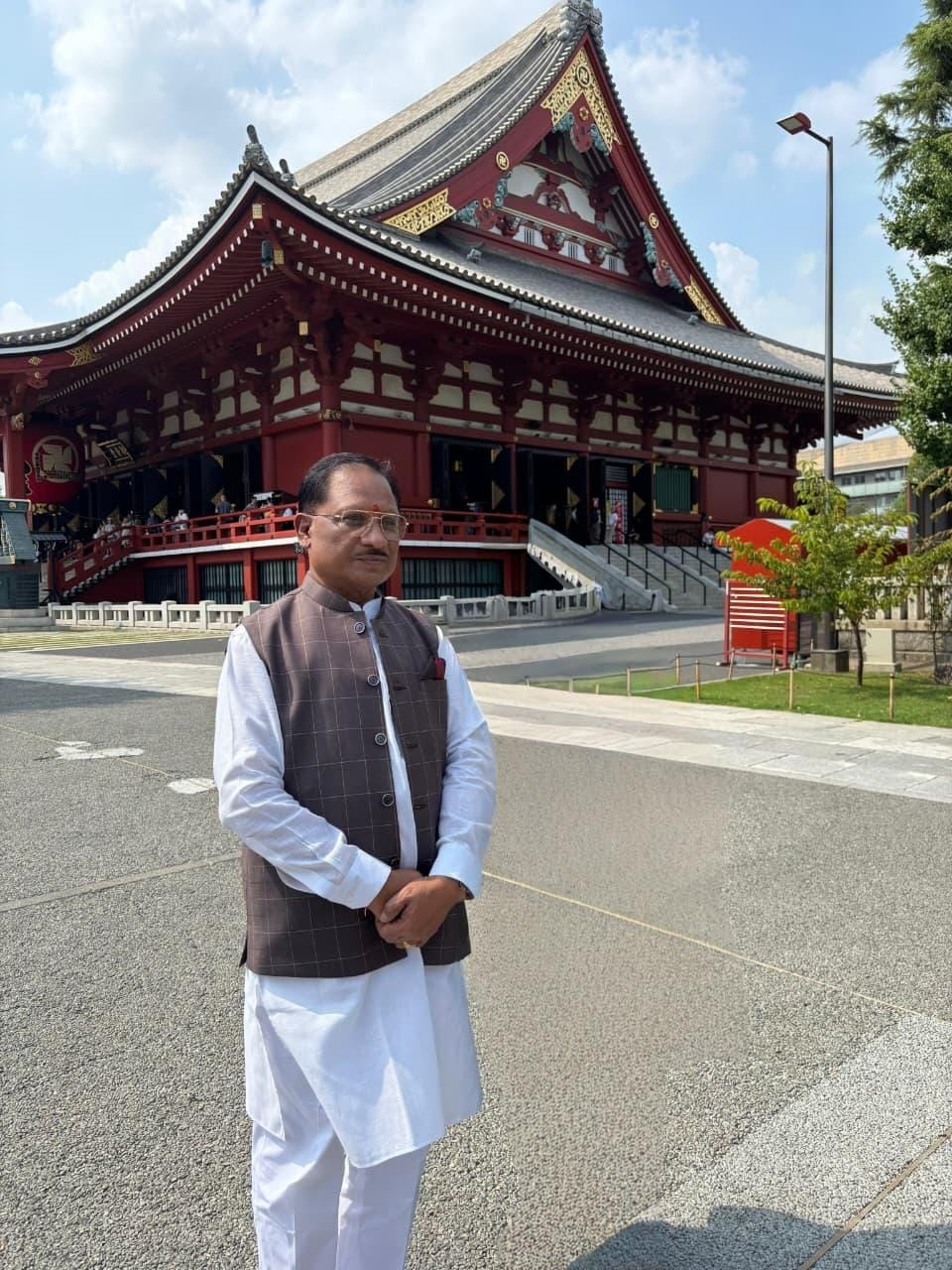 Chief Minister Sai offered prayers at Asakusa Temple in Japan