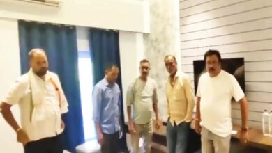 होटल में दांव लगा रहे थे कांग्रेस नेता-जिला पंचायत सदस्य, पुलिस ने रेड मारकर किया गिरफ्तार