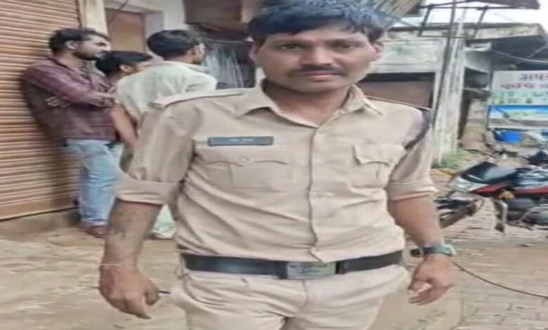 इतवारी बाजार में नशे में धुत पुलिस आरक्षक ने किया बवाल, एसपी ने किया निलंबित