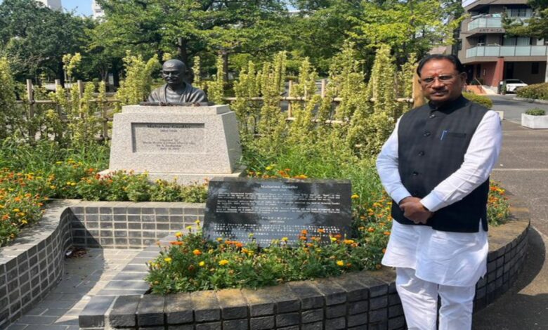 मुख्यमंत्री विष्णुदेव साय ने टोक्यो में किया गांधीजी को नमन