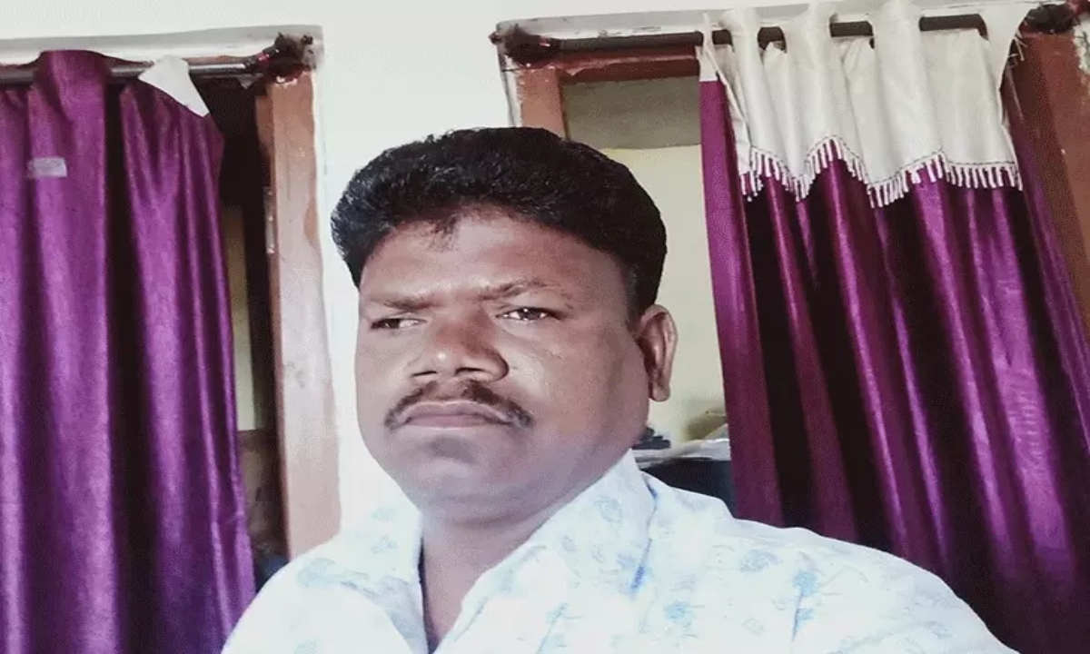 स्कूल में प्रिंसिपल ने महिला टीचर और कर्मचारी से की छेड़छाड़, कहा – ‘किसे KISS करूं, किसे I LOVE YOU’; दरवाजा बंद कर अश्लील हरकत