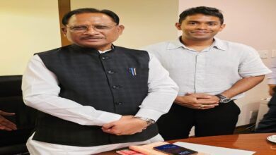 बस्तर के होनहार अविनाश तिवारी से टोक्यो में मिले सीएम साय, छत्तीसगढ़ में उद्योग स्थापना पर हुई चर्चा