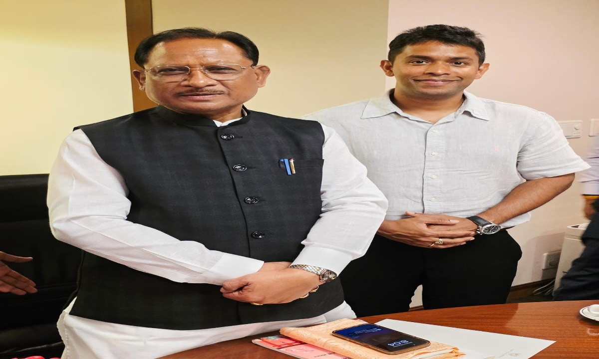 बस्तर के होनहार अविनाश तिवारी से टोक्यो में मिले सीएम साय, छत्तीसगढ़ में उद्योग स्थापना पर हुई चर्चा