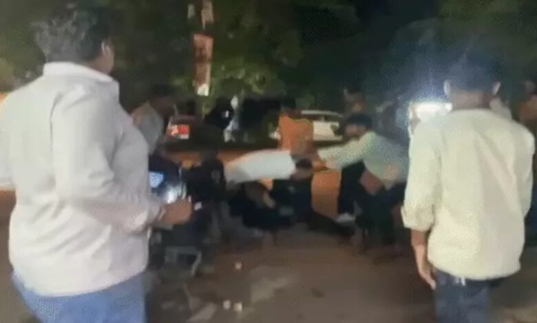 15 youths beat up a young man in Raipur, video went viral on social media...
