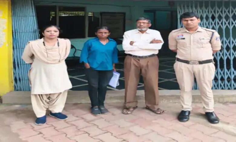 62 lakhs fraud on the pretext of selling land in Raipur, father and daughter arrested