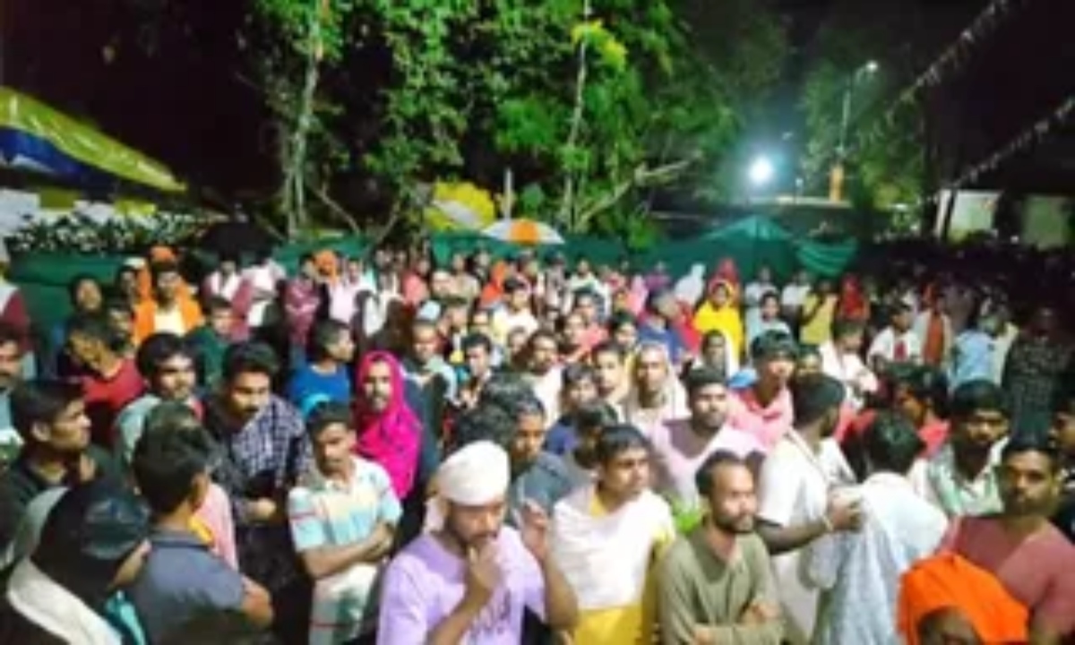 कोंडागांव में जंगल की अवैध कटाई पर बवाल, थाने का घेराव
