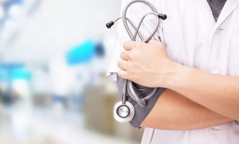 Cardiac surgeon dies of heart attack while on duty, CPR and treatment fail
