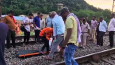 मां बमलेश्वरी मंदिर ट्रस्ट के कर्मचारी ने ट्रेन के सामने कूदकर दी जान, सुसाइड नोट बरामद