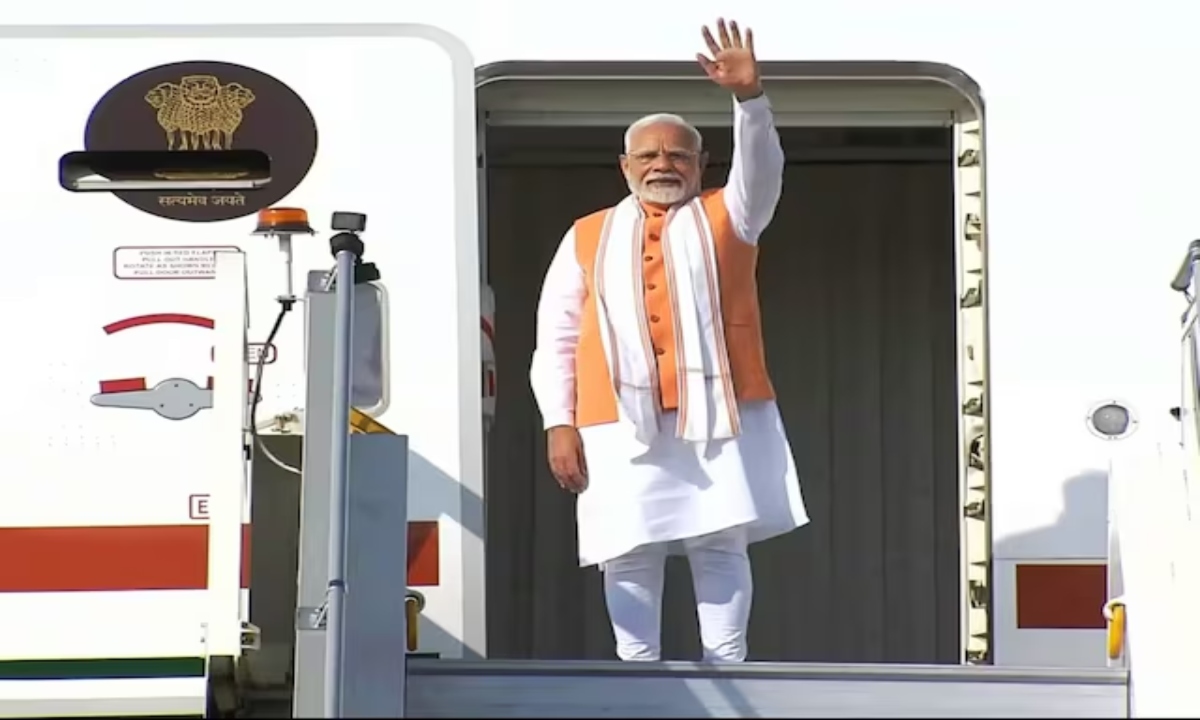 PM Modi, Bhavnagar, Road Show, Public Meeting, Foundation Stone Laying, Inauguration, Ports, Shipping, Waterways Ministry, Gujarat Maritime Board, Lothal, NMHC, National Marine Heritage Complex, Sagarmala 2.0, Mumbai International Cruise Terminal, Investment, Development Projects,