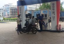 रायपुर में बेअसर रहा ‘नो हेलमेट, नो पेट्रोल’ अभियान, बिना हेलमेट मिल रहा पेट्रोल