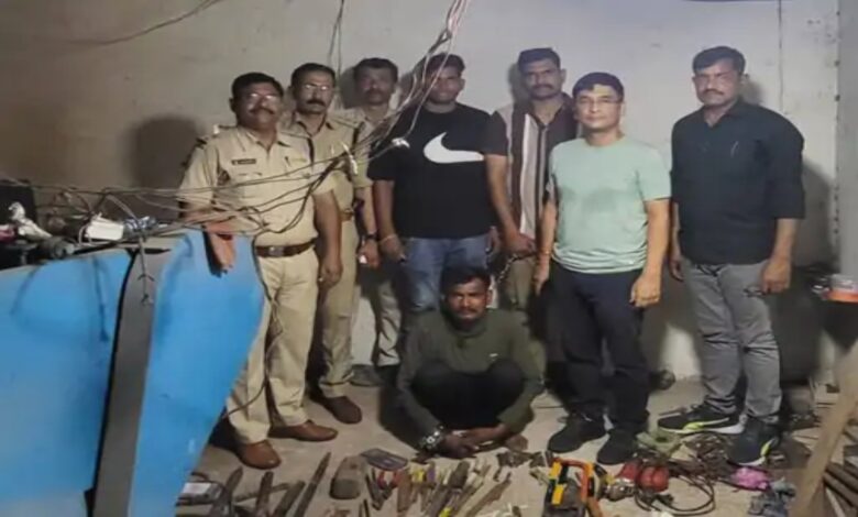 अवैध हथियारों की ‘खानदानी’ फैक्ट्री का भंडाफोड़, दादा-पोते समेत पूरा परिवार शामिल