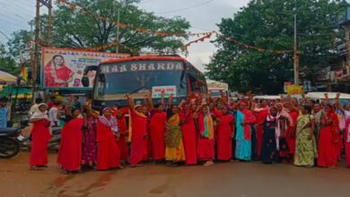 Mitanins blocked the roads: Agitation intensifies for regularization and salary hike
