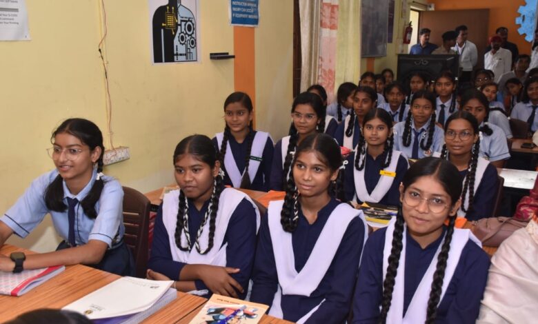 Free coaching of NEET-JEE started for meritorious students in Rajnandgaon