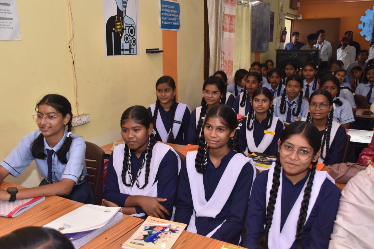 Free coaching of NEET-JEE started for meritorious students in Rajnandgaon