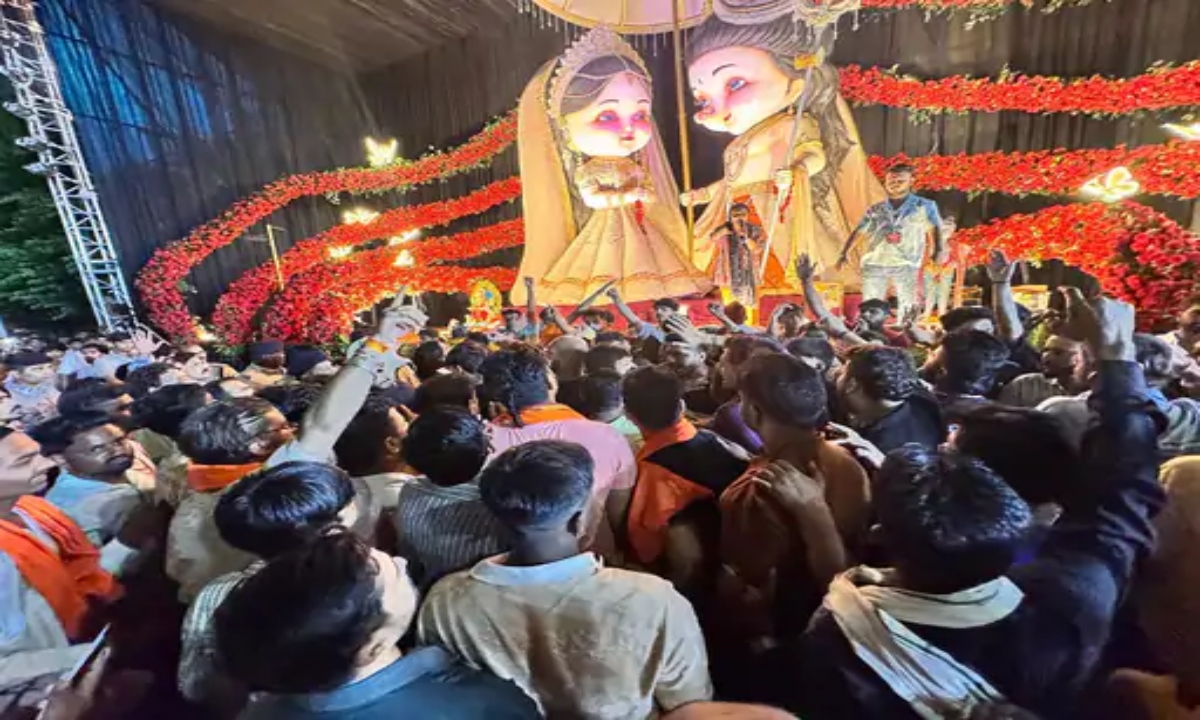 विवाद के 24 घंटे बाद खुली रायपुर की गणेश प्रतिमा, श्रद्धालुओं की उमड़ी भीड़; चौकसी के लिए फोर्स तैनात