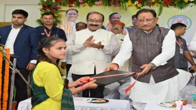 रायगढ़ में नवगुरुकुल का शुभारंभ, मुख्यमंत्री साय ने बालिकाओं को दिए लैपटॉप