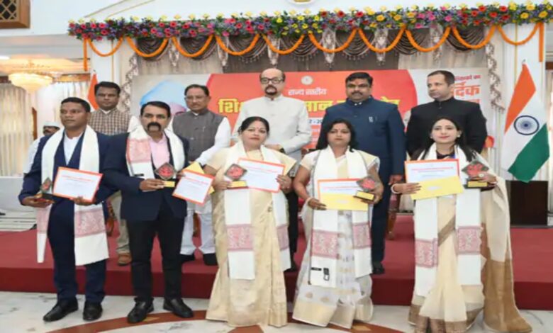 शिक्षक दिवस पर विवाद: कांग्रेस और शिक्षक संघ ने जताई नाराजगी