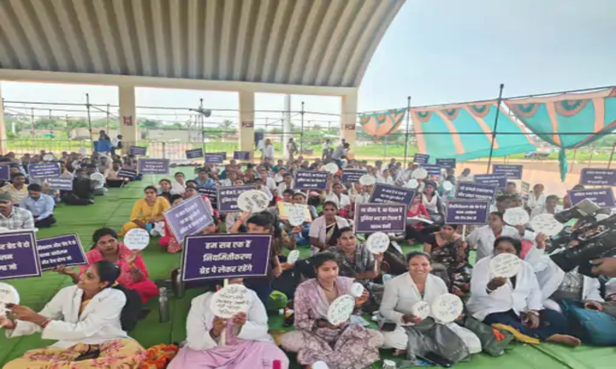 NHM कर्मचारियों की हड़ताल का 21वां दिन: 'रोटी-सम्मान-न्याय-गारंटी' थीम पर प्रदेशभर में प्रदर्शन