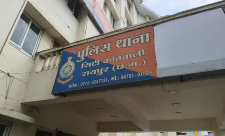पति की प्रताड़ना से तंग आकर महिला ने लगाई आग, इलाज के दौरान मौत; आरोपी पति पर दहेज प्रताड़ना का केस दर्ज