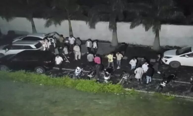 In Bilaspur, wealthy people performed stunts on the highway, causing a traffic jam with 15-20 cars, video and photos went viral.