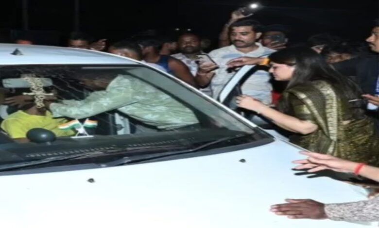 MLA Bhavna Bohra became the savior to save the injured in a road accident, stopped the convoy and sent him to the hospital in a private vehicle.