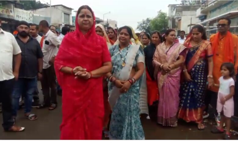 रेत माफिया से जुड़े ऑडियो पर बवाल, भाजपा महिला मोर्चा ने विधायक शेषराज हरबंस का पुतला जलाया