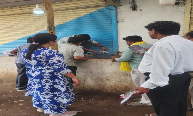 कचरा फैलाने पर नगर निगम की सख्त कार्रवाई, शराब दुकान और दो कबाड़ी दुकान सील