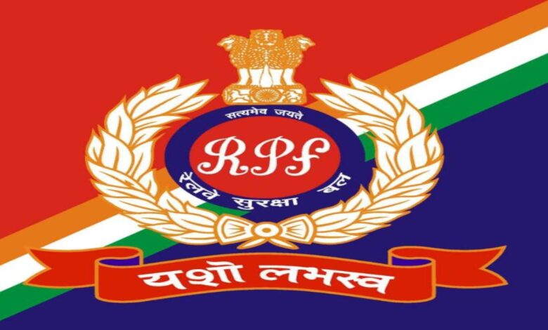 त्योहारी सीजन में ट्रेनों और स्टेशनों पर कड़ा पहरा, अवैध वेंडरों और तस्करों पर सख्त कार्रवाई