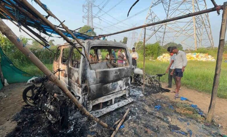 Korba: Car and bike set on fire to spread panic in village, villagers demand action