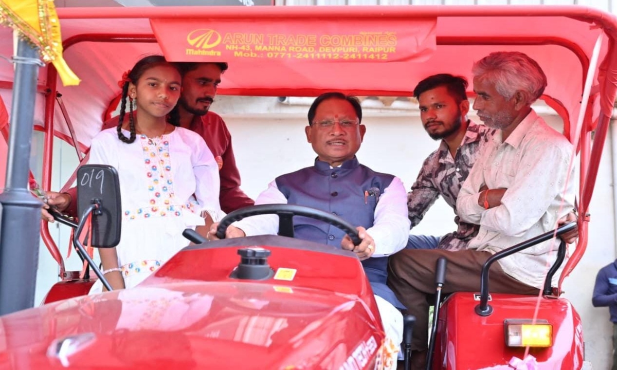 धान का कटोरा कहे जाने वाले छत्तीसगढ़ के किसानों को जीएसटी सुधार से बड़ी राहत, ट्रैक्टर-हार्वेस्टर खरीदी में बचत