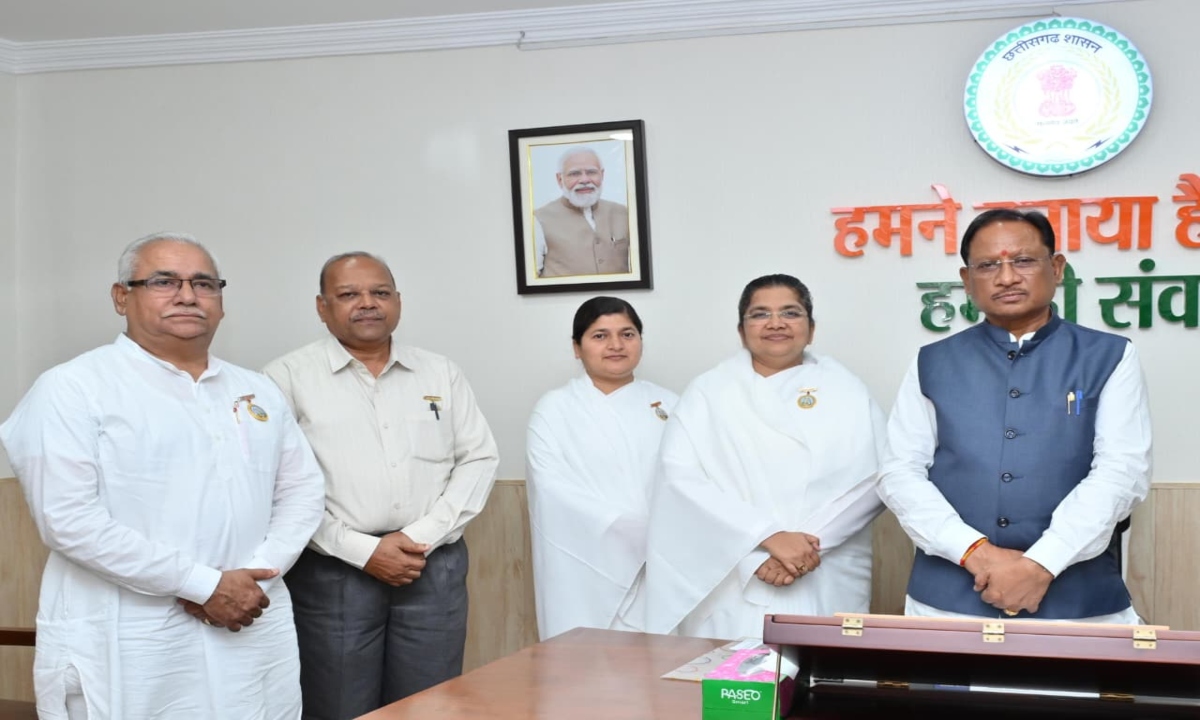 सीएम साय से प्रजापिता ब्रह्माकुमारी ईश्वरीय विश्वविद्यालय के प्रतिनिधि मण्डल की भेंट