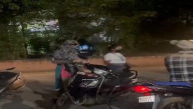 Mirchi gang active in Bilaspur, girls threw chilli powder on a youth