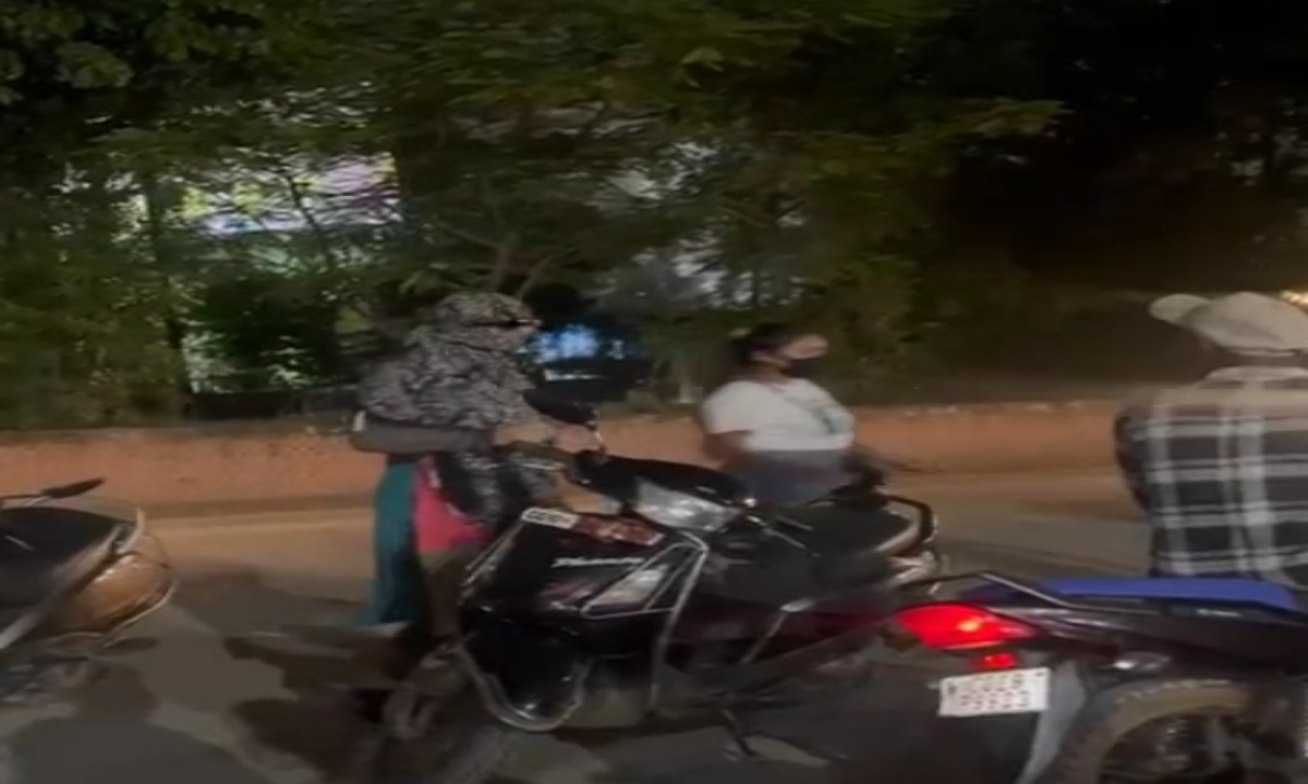 Mirchi gang active in Bilaspur, girls threw chilli powder on a youth