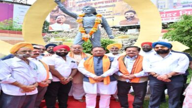 मुख्यमंत्री श्री विष्णुदेव साय ने अमर शहीद भगत सिंह की प्रतिमा पर माल्यार्पण कर दी श्रद्धांजलि