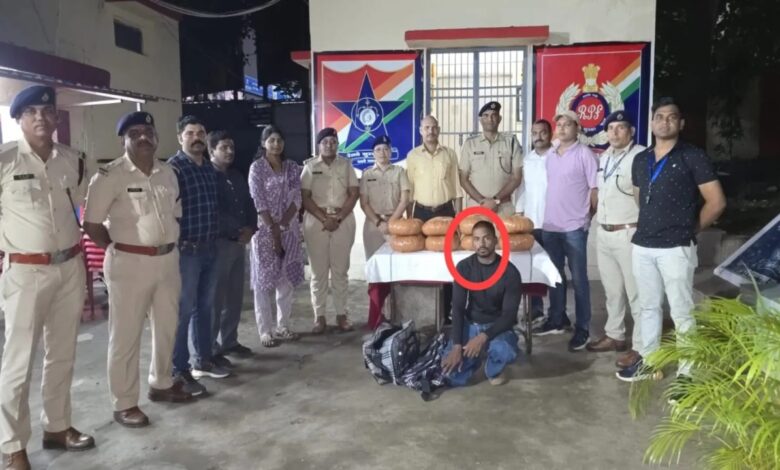 Ganja smuggler worth Rs 4 lakh arrested from Raipur railway station