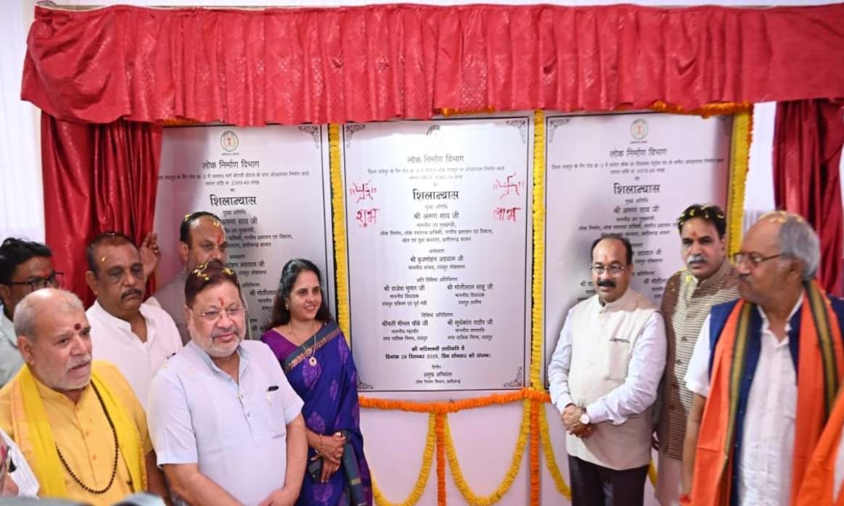 Deputy Chief Minister Arun Saw laid the foundation stone of three large bridges costing 117 crores